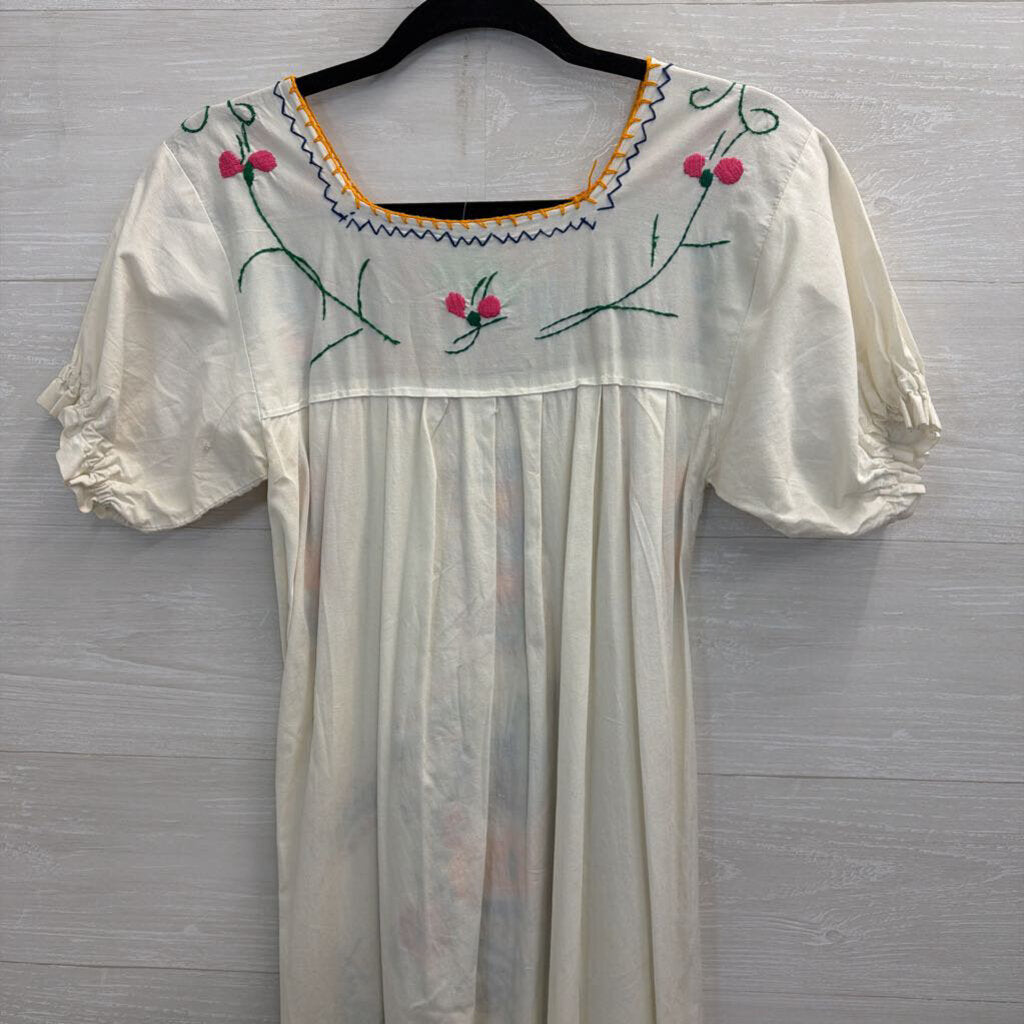 White/ Multi Embroidered Print Short Sleeve Maxi Dress Small