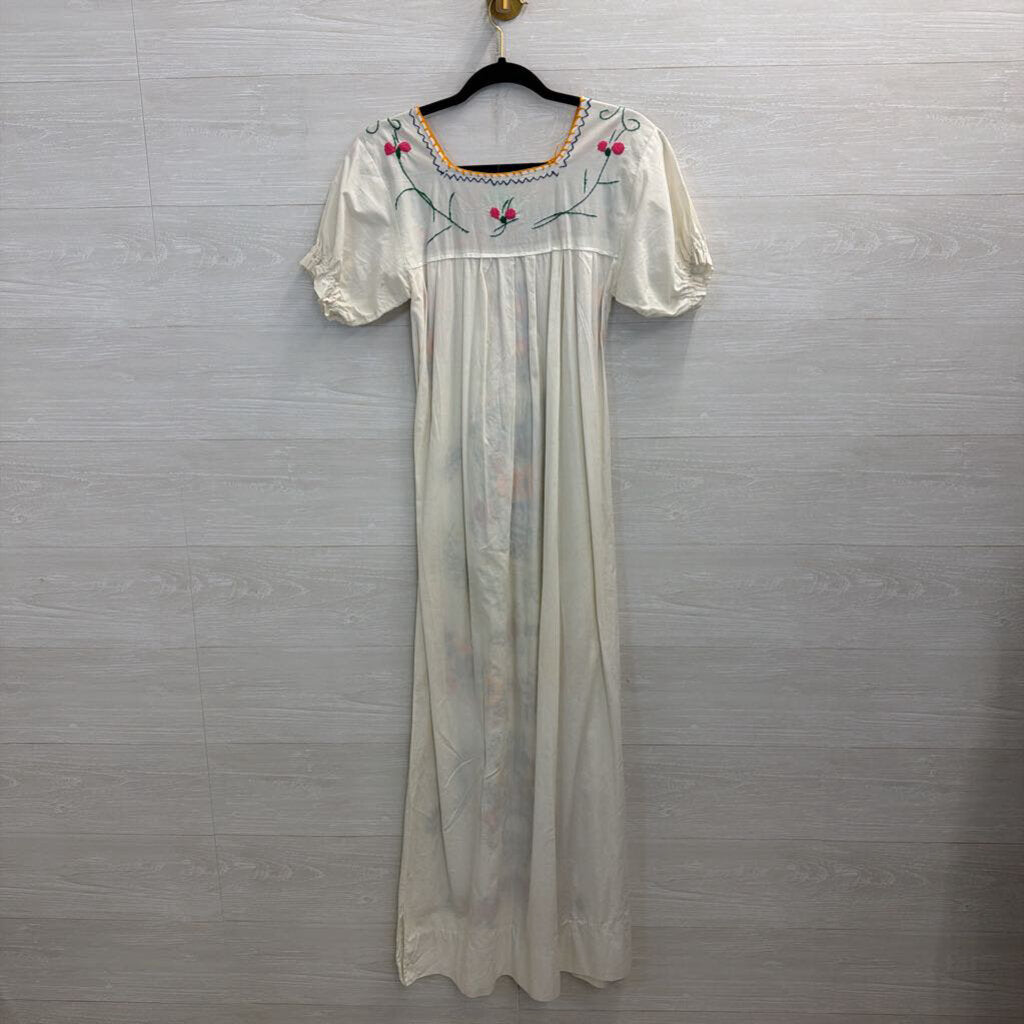 White/ Multi Embroidered Print Short Sleeve Maxi Dress Small