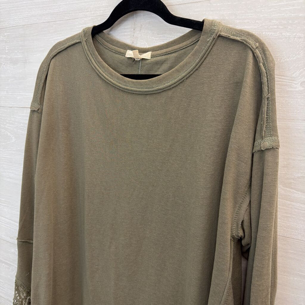 Easel Green Long Sleeve Lace Trim Top Small