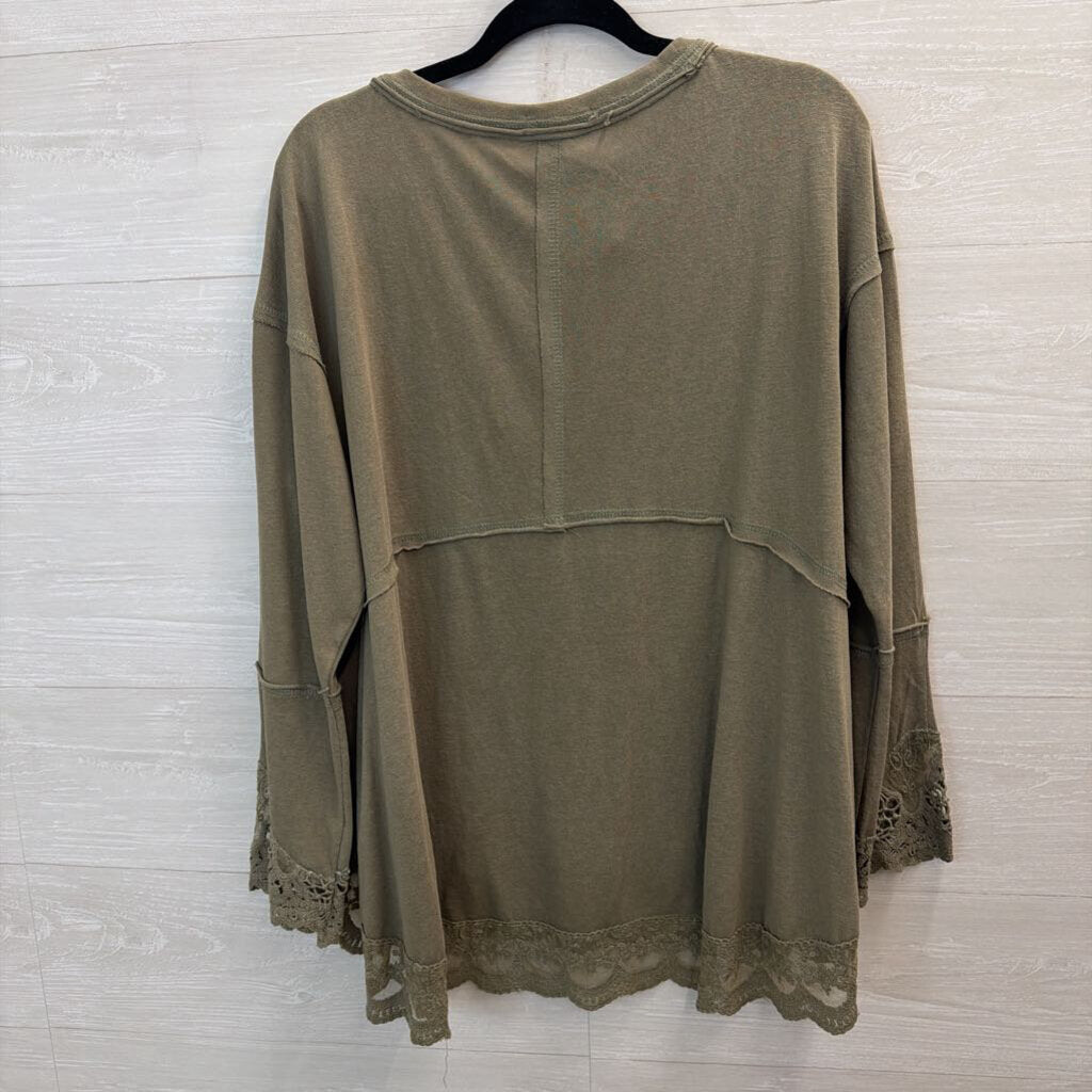 Easel Green Long Sleeve Lace Trim Top Small