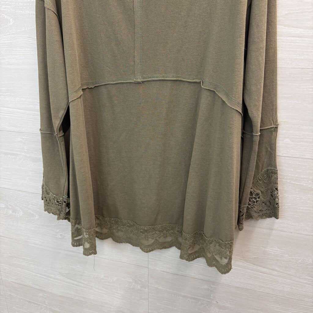 Easel Green Long Sleeve Lace Trim Top Small