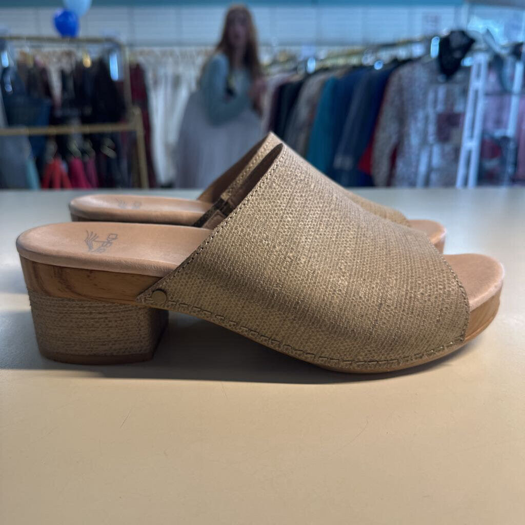 Dansko Beige Textured Leather Maci Heel Sandals 40
