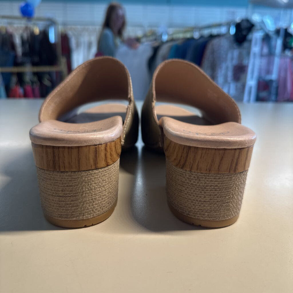 Dansko Beige Textured Leather Maci Heel Sandals 40