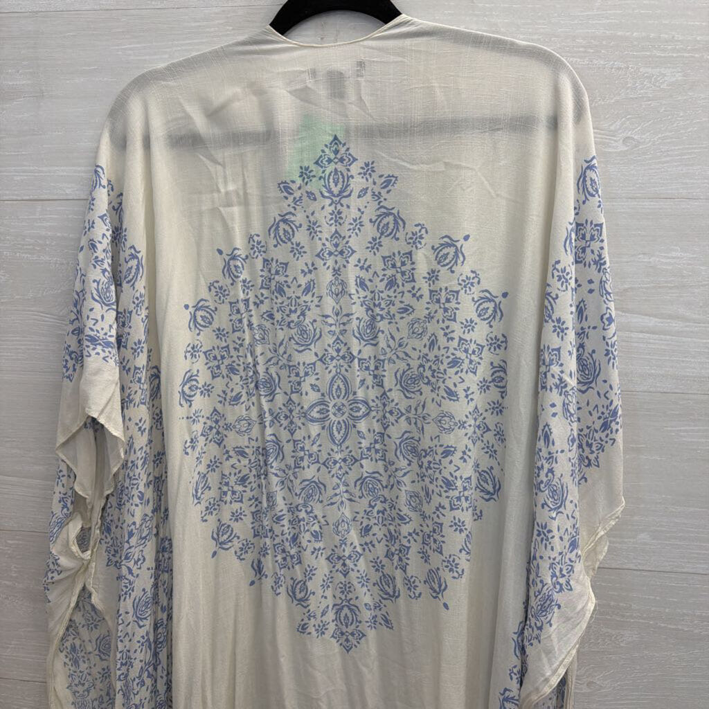 Torrid White/ Blue Print Kimono Top 1/2