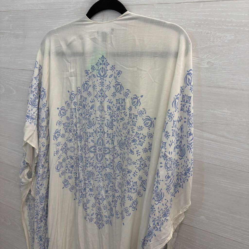 Torrid White/ Blue Print Kimono Top 1/2