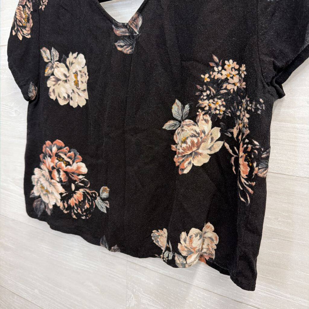 Kendall and Kylie Black Floral Cropped Short Sleeve Top Large