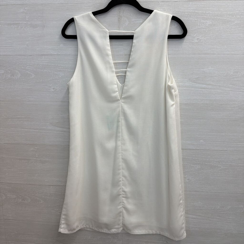 Love Riche White Sleeveless Shift Dress Medium