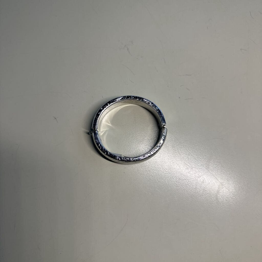Silver Toned Etched Hinge Bracelet