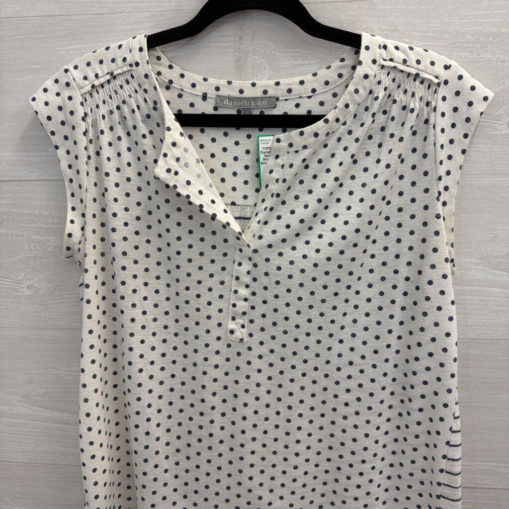 Daniel Rainn White/ Navy Polka Dot Short Sleeve Top Small