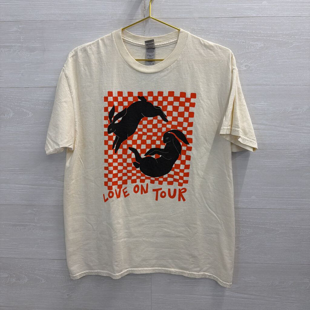Gildan Biege/ Multi Love On Tour Short Sleeve Graphic Tee Large