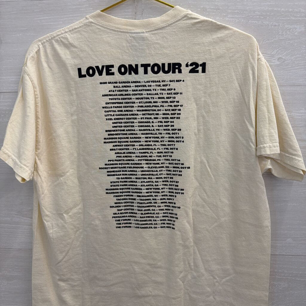 Gildan Biege/ Multi Love On Tour Short Sleeve Graphic Tee Large