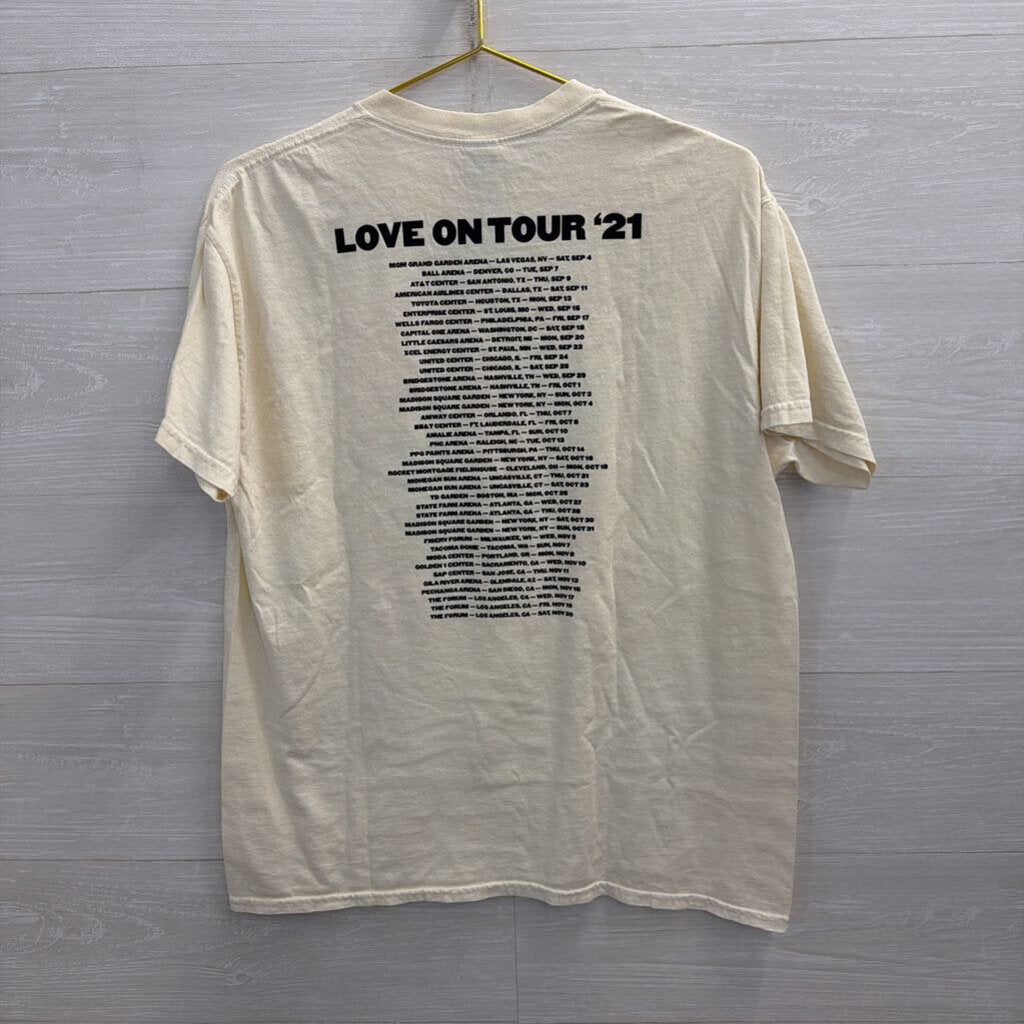 Gildan Biege/ Multi Love On Tour Short Sleeve Graphic Tee Large