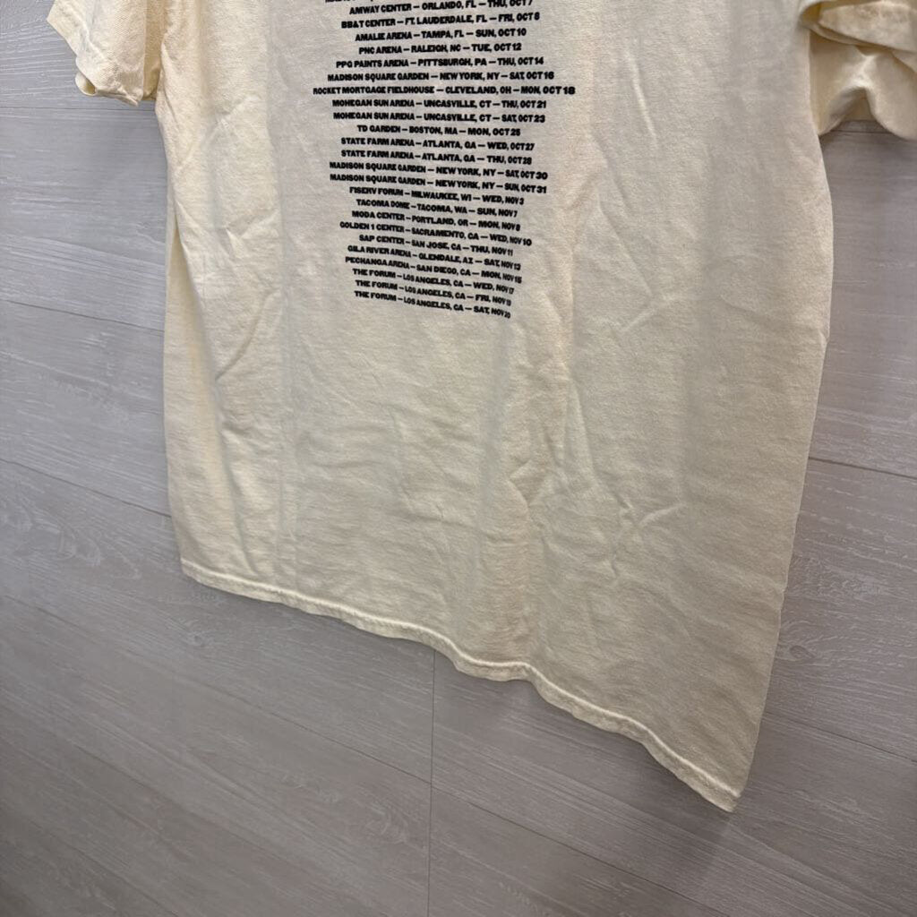 Gildan Biege/ Multi Love On Tour Short Sleeve Graphic Tee Large