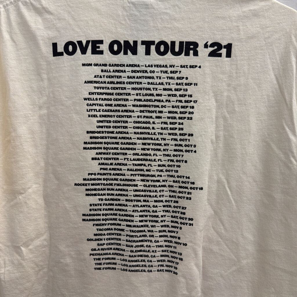 Gildan Biege/ Multi Love On Tour Short Sleeve Graphic Tee Large