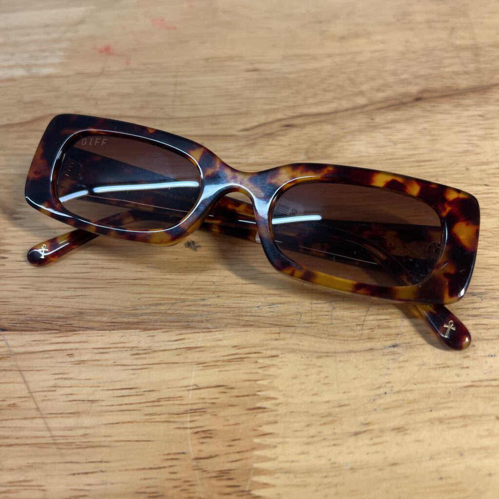 DIFF Brown Tortoiseshell Rectangle Fashion Sunglasses