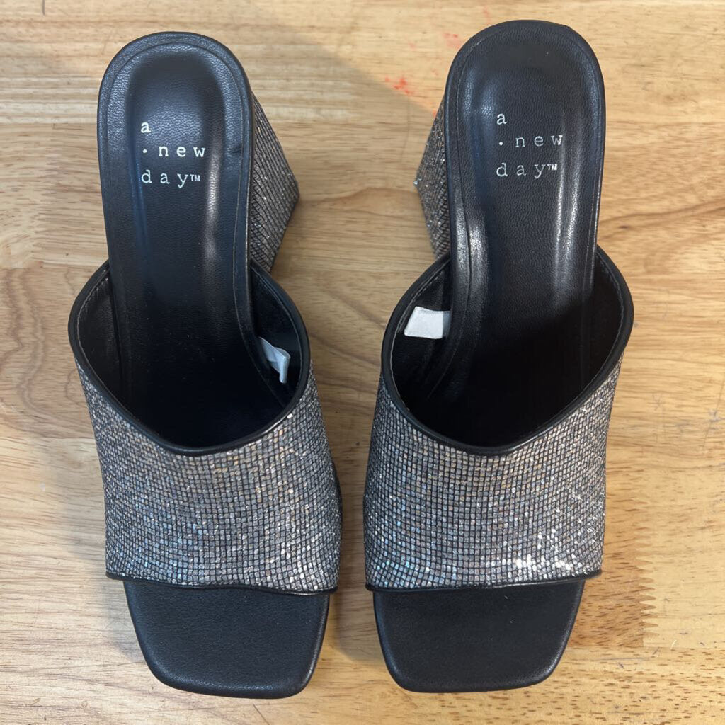 Black/ Silver Shimmer Slip On Block Heels 6.5