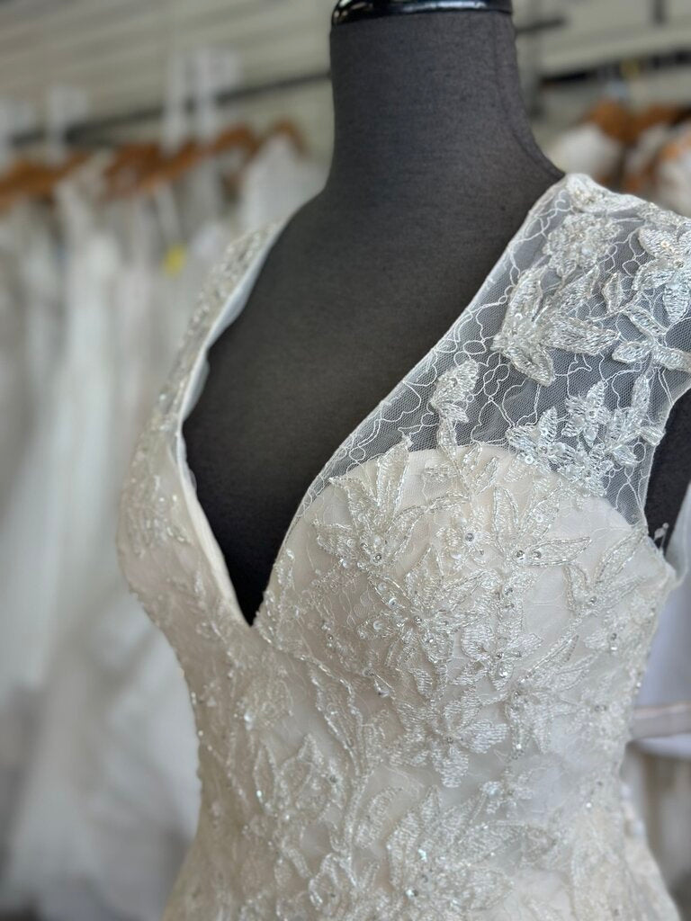 Oleg Cassini Cap Sleeve Lace Applique Wedding Dress 12