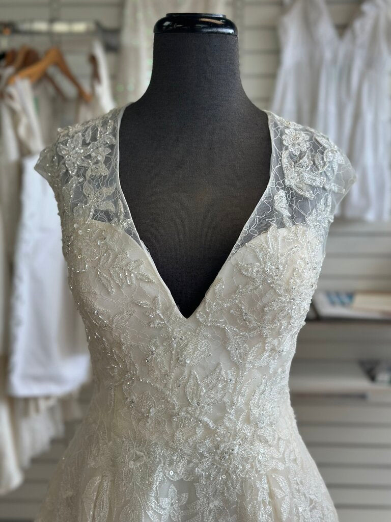Oleg Cassini Cap Sleeve Lace Applique Wedding Dress 12