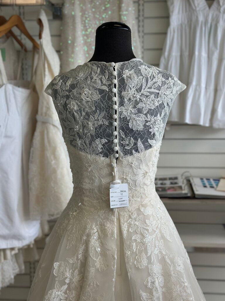 Oleg Cassini Cap Sleeve Lace Applique Wedding Dress 12