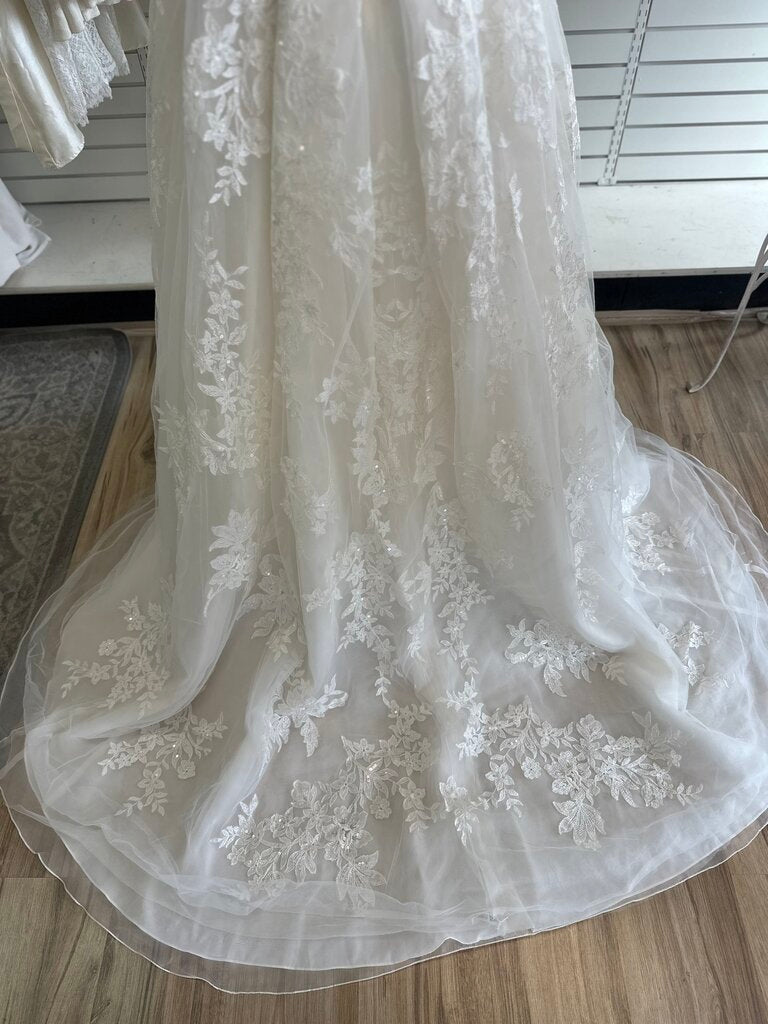 Oleg Cassini Cap Sleeve Lace Applique Wedding Dress 12
