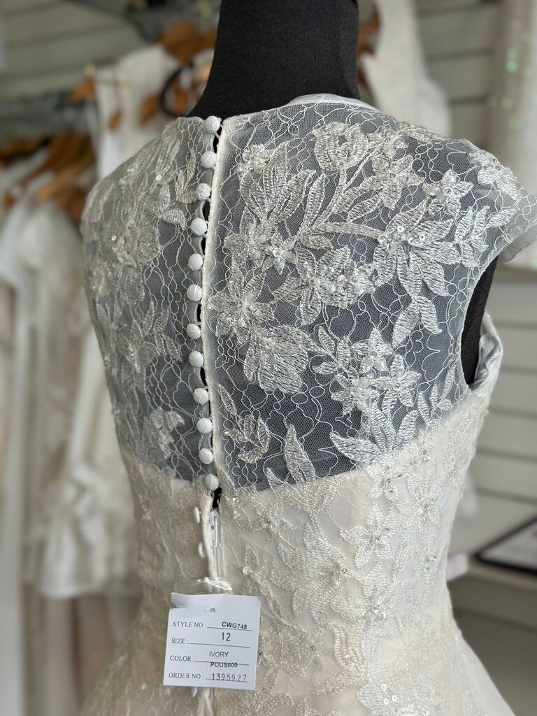 Oleg Cassini Cap Sleeve Lace Applique Wedding Dress 12