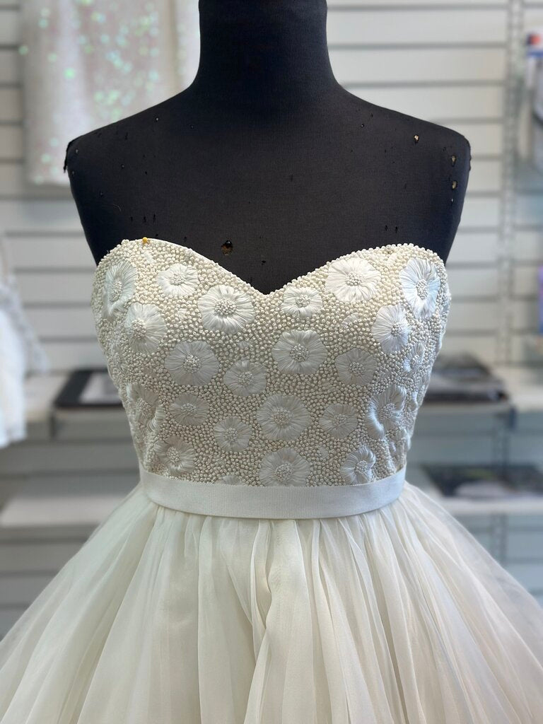 Modern Trousseau Ivory Textured Floral Strapless Bridal Ballgown 6