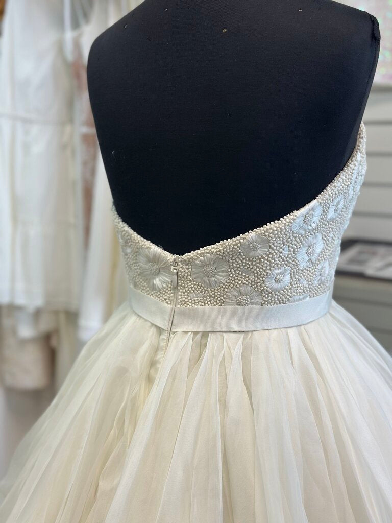 Modern Trousseau Ivory Textured Floral Strapless Bridal Ballgown 6