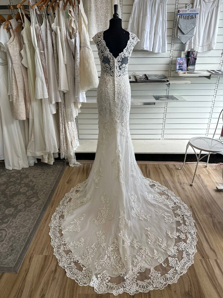 Stella York Ivory Lace Bridal Gown 18