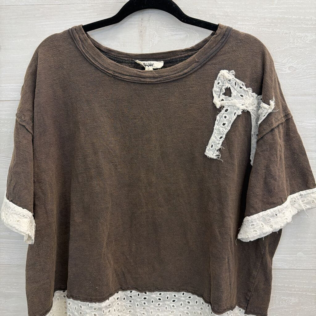 Blue Velvet Brown/ White Eyelet Bow Short Sleeve Top Medium