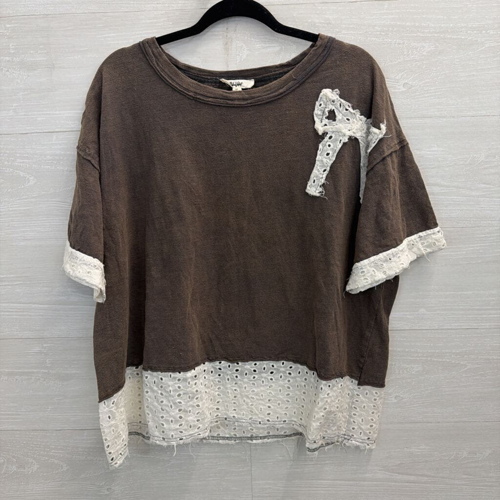 Blue Velvet Brown/ White Eyelet Bow Short Sleeve Top Medium