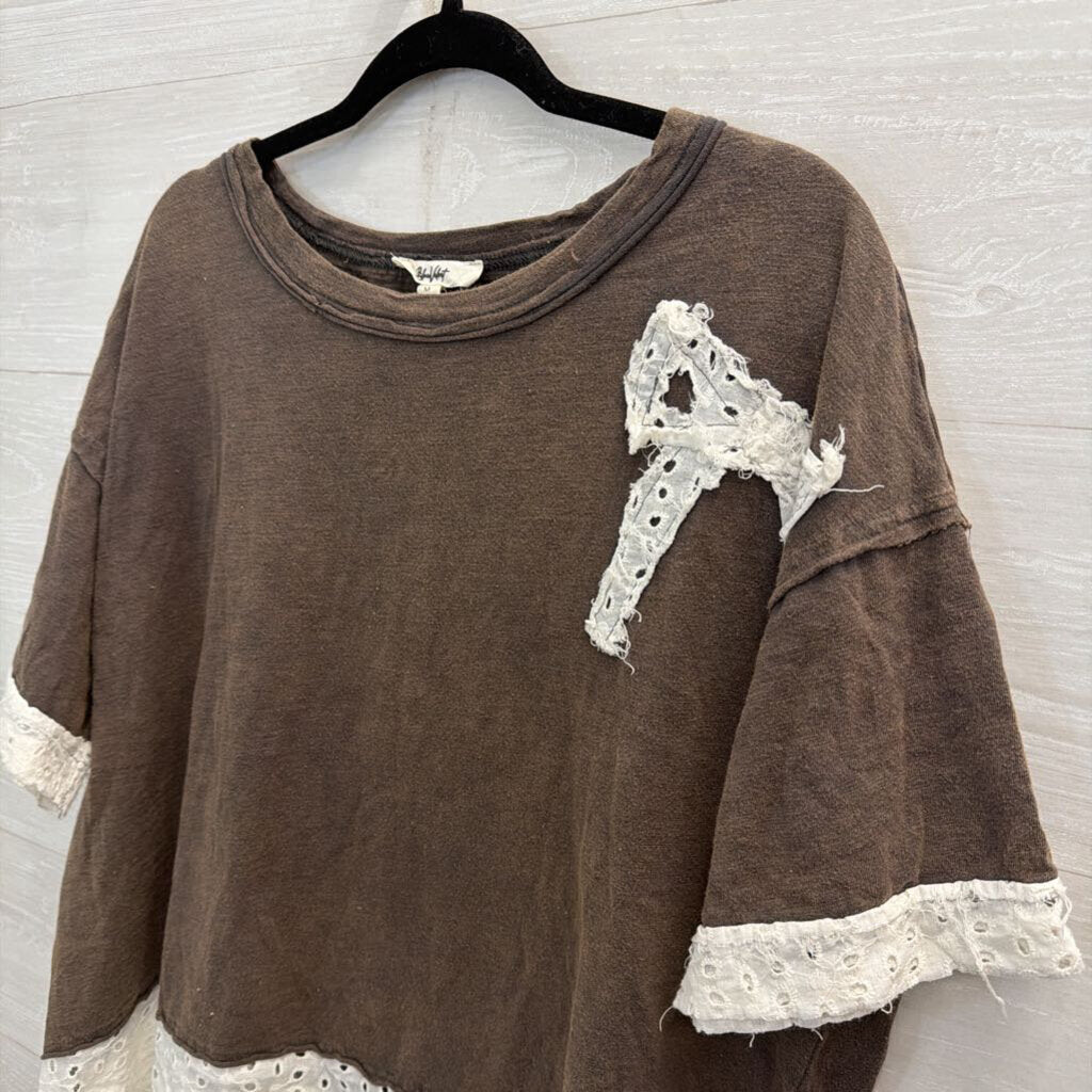 Blue Velvet Brown/ White Eyelet Bow Short Sleeve Top Medium