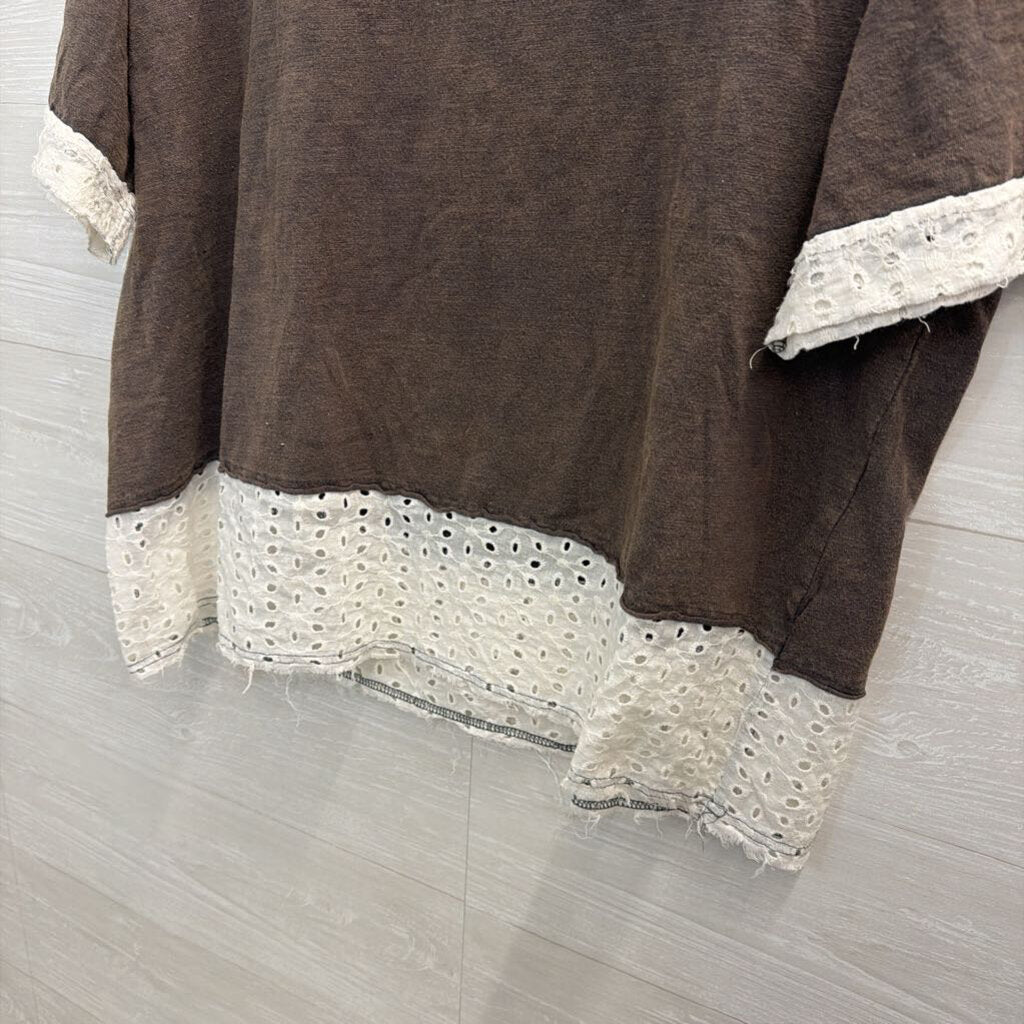 Blue Velvet Brown/ White Eyelet Bow Short Sleeve Top Medium
