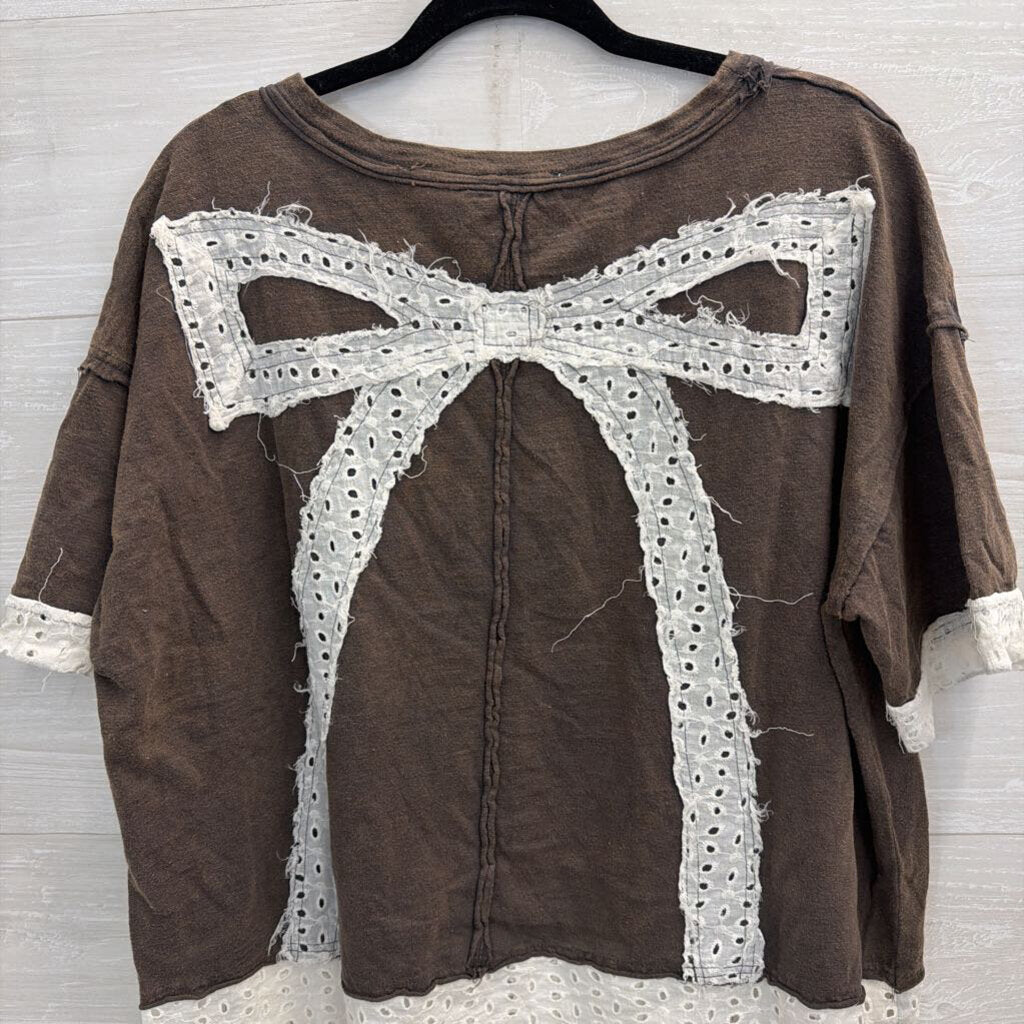 Blue Velvet Brown/ White Eyelet Bow Short Sleeve Top Medium