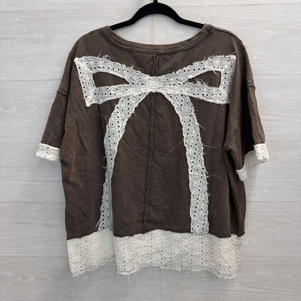 Blue Velvet Brown/ White Eyelet Bow Short Sleeve Top Medium