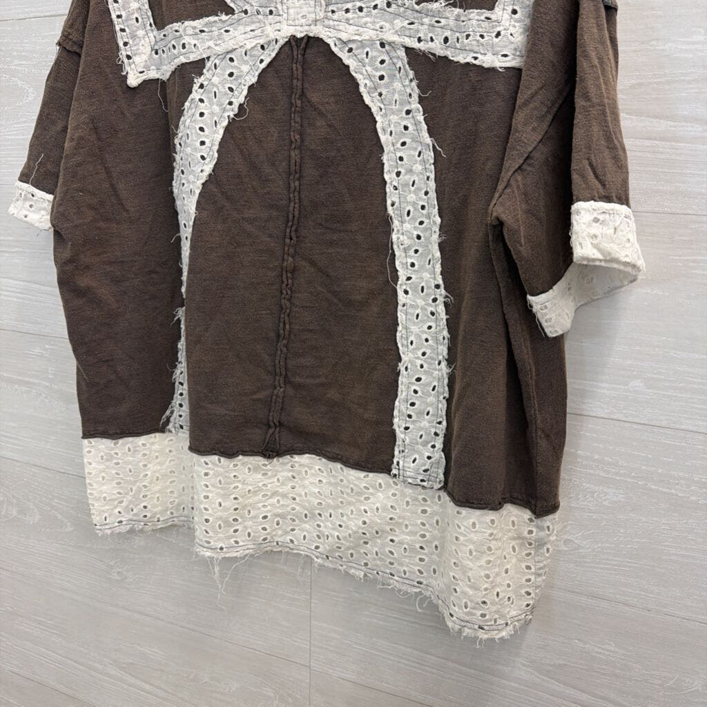 Blue Velvet Brown/ White Eyelet Bow Short Sleeve Top Medium