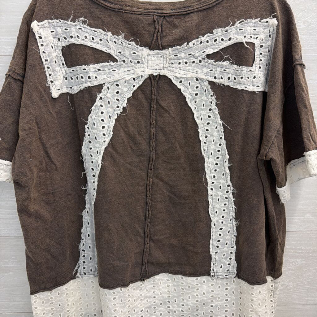 Blue Velvet Brown/ White Eyelet Bow Short Sleeve Top Medium