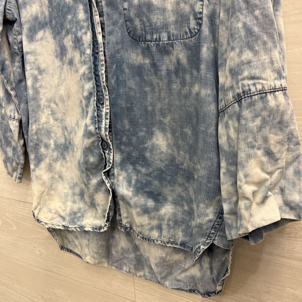 Cloth and Stone Blue Acid Wash Long Sleeve Button Down Top Medium