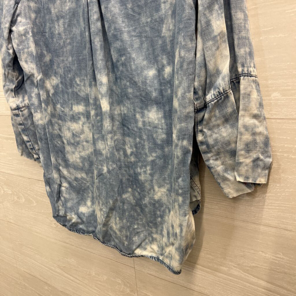 Cloth and Stone Blue Acid Wash Long Sleeve Button Down Top Medium