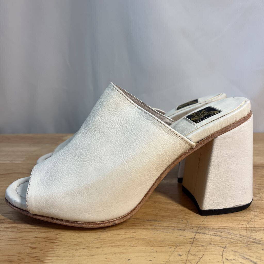Freebird Cream Leather Trina Slip On Peep Toe Block Heels 9