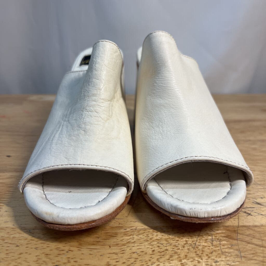 Freebird Cream Leather Trina Slip On Peep Toe Block Heels 9