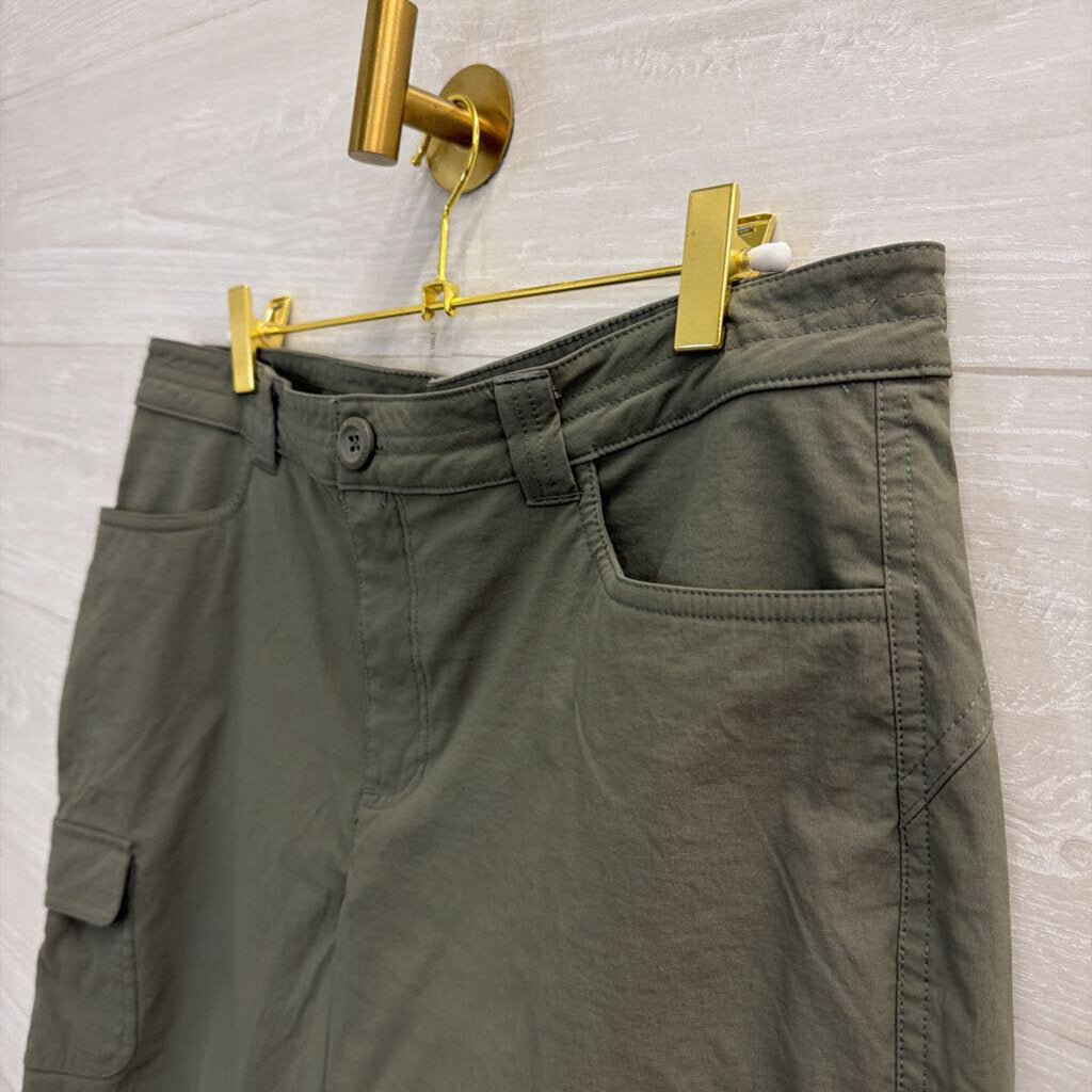 Eddie Bauer Green Cargo Style Shorts 12