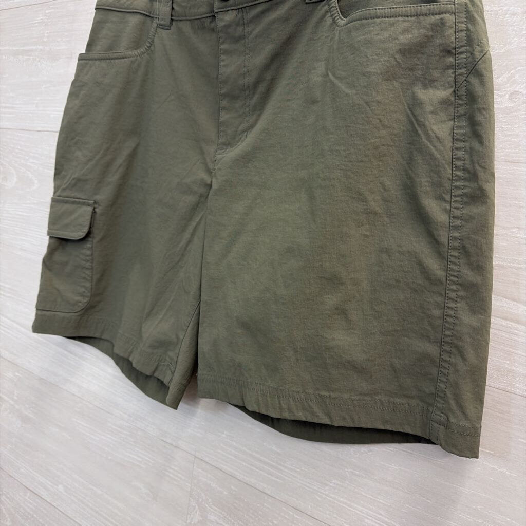 Eddie Bauer Green Cargo Style Shorts 12