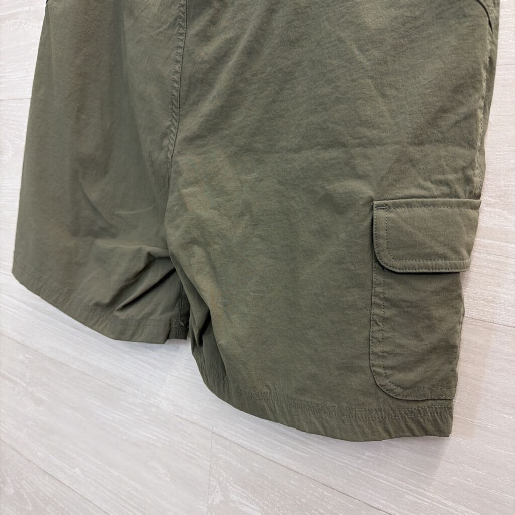 Eddie Bauer Green Cargo Style Shorts 12