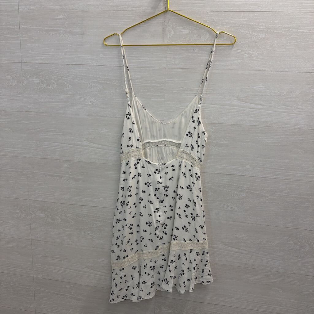 Olivaceous White/ Black Print Mini Dress Medium