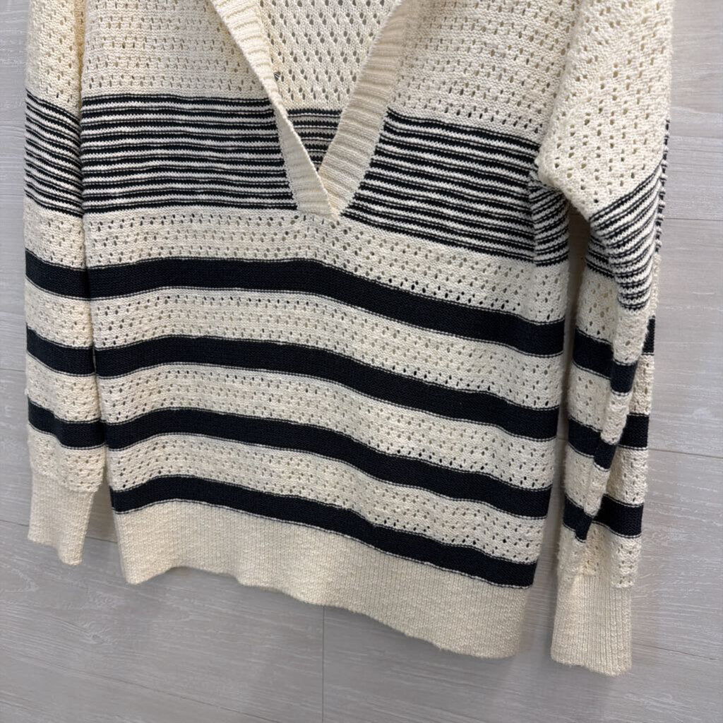 Heartloom White/ Navy Striped Knit Long Sleeve Top Small