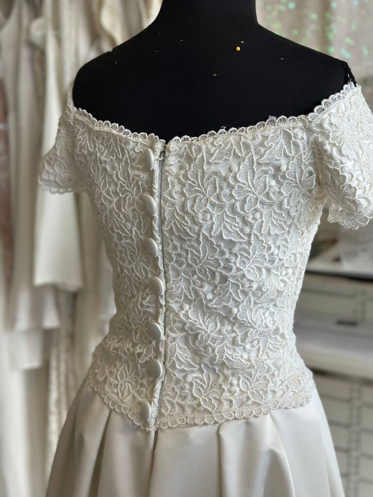 Vintage Ivory Lace Top Satin Skirt Bridal Gown Small