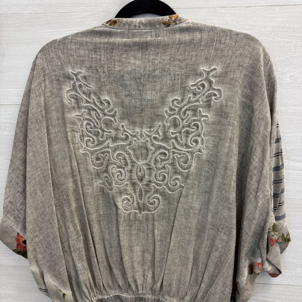 Gretty Zueger Grey Striped Print Short Sleeve Boxy Top Small