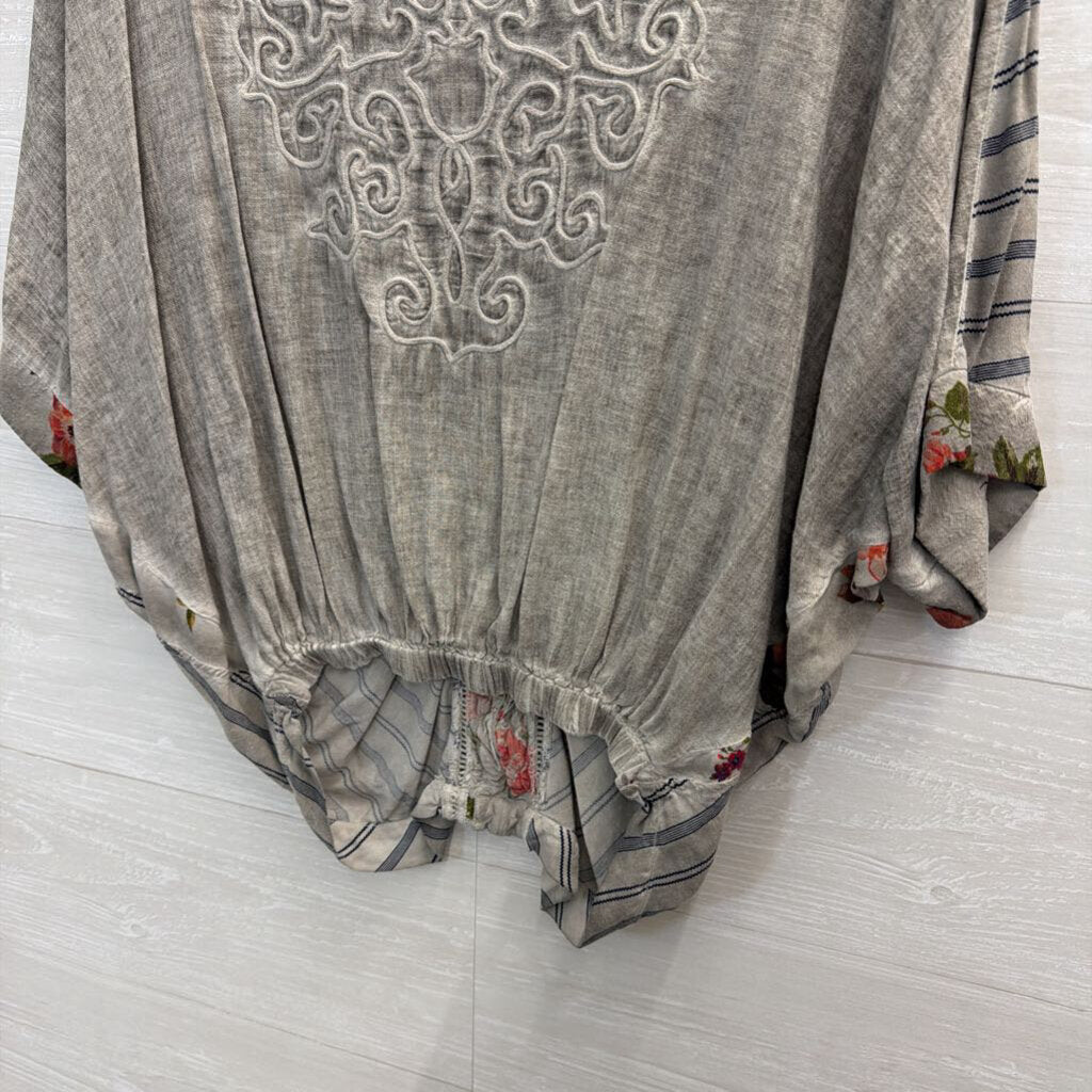 Gretty Zueger Grey Striped Print Short Sleeve Boxy Top Small