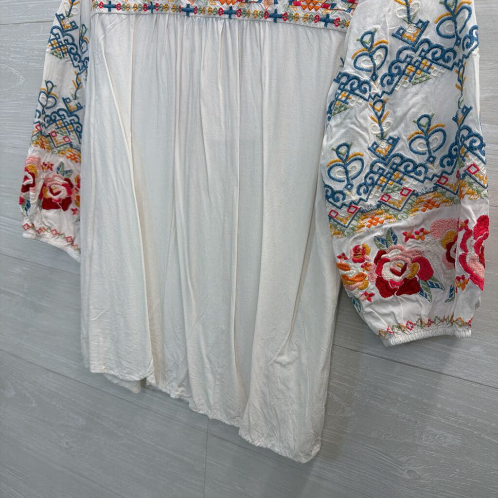 Savanna Jane White/ Multi Embroidered Puff Sleeve Top Small