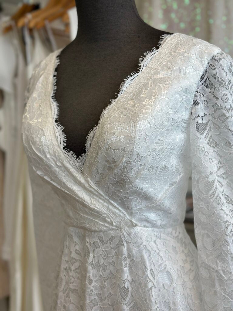 Ivory Lace Long Sleeve Bridal Gown Medium